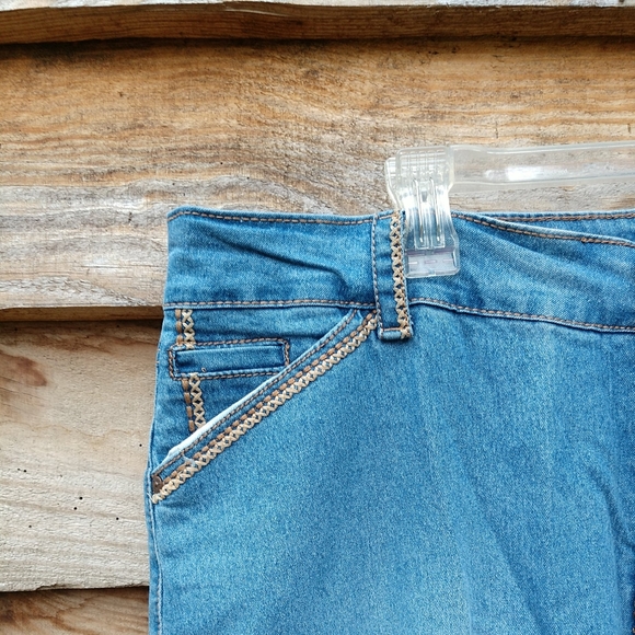 Embroidered Slant Pocket Jeans Women's Plus Size 16W High Rise Straight Leg Blue - Picture 2 of 11